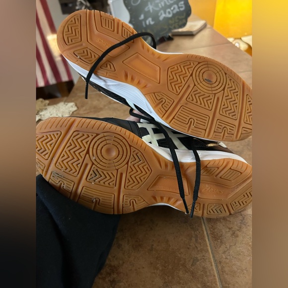 ASICS - Picture 4 of 4